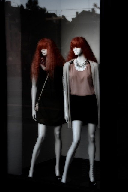 Mannequin vitrine : guide pour choisir votre modèle idéal